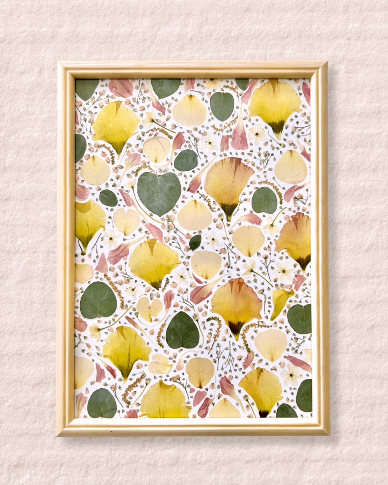 Cadre floral aux tons jaunes